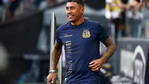 巨石强森千金加盟摔角联盟，成为史上最年轻签约者